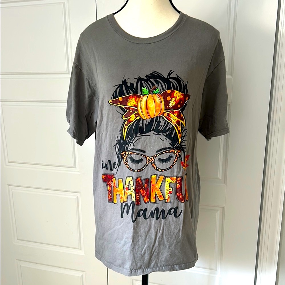 One Thankful Mama Graphic Gray Orange Relaxed Tee Thanksgiving - Picture 3 of 10
